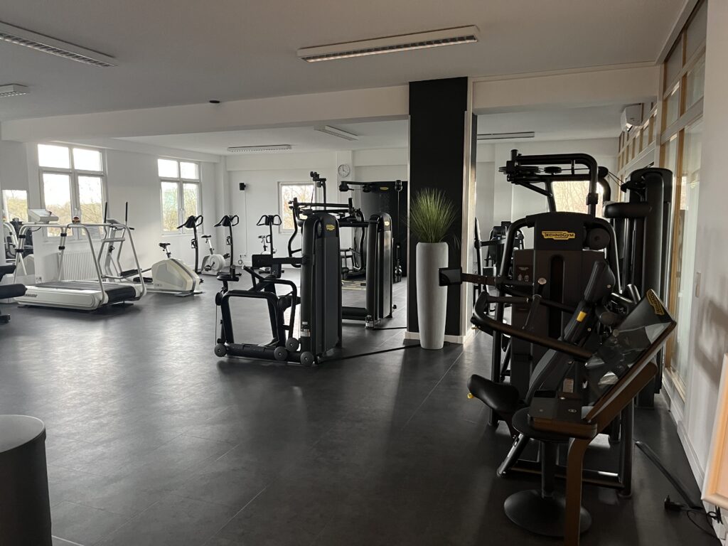 Aquila_Reha_Bereich Rehabilitation_Aquila-Reha Zentrum Leverkusen Trainingsraum Behandlung