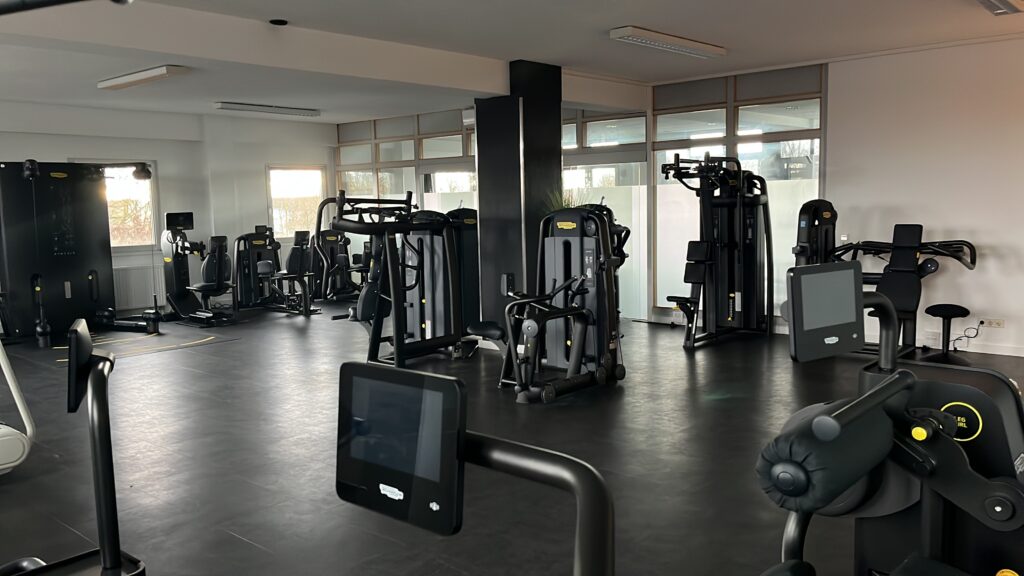 Aquila_Reha_Trainingsbereich Rehabilitation_Aquila-Reha Zentrum Leverkusen Trainingsraum Behandlung